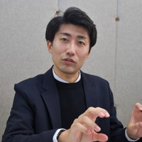 グロウリッチイングリッシュスクール塾長の畑公人さん＝東京都三鷹市で2025年12月12日、川上珠実撮影