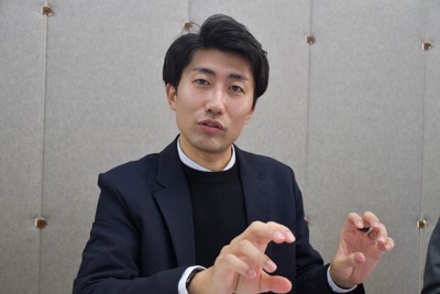 グロウリッチイングリッシュスクール塾長の畑公人さん＝東京都三鷹市で2025年12月12日、川上珠実撮影