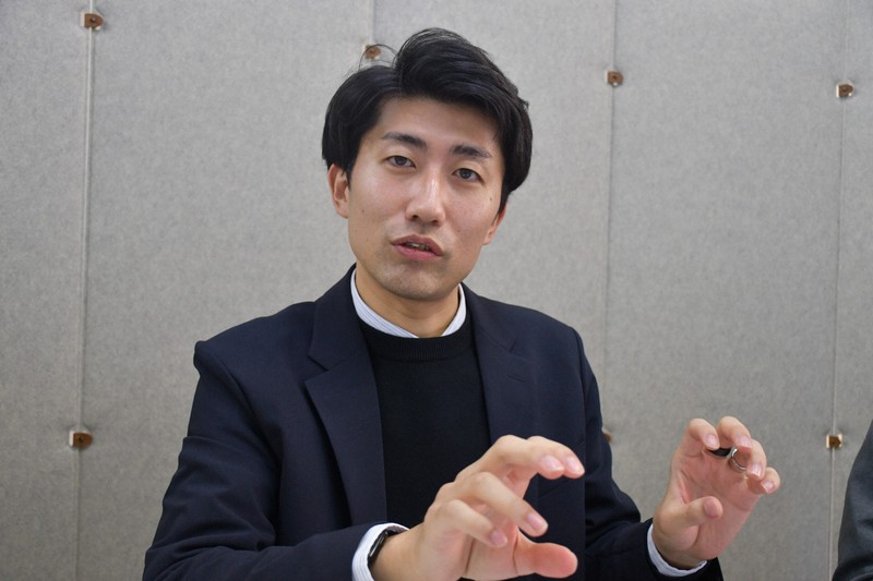 グロウリッチイングリッシュスクール塾長の畑公人さん＝東京都三鷹市で2025年12月12日、川上珠実撮影