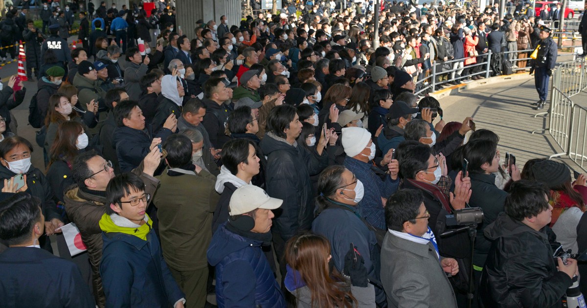 Students concerned over Japan election noise during entrance exams