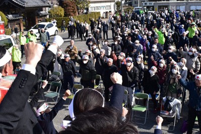 出陣式で気勢をあげる候補者と支持者ら＝埼玉県東部で2026年1月27日（画像の一部を加工しています）