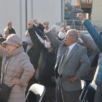 候補者を応援する支持者ら＝座間市で2026年1月27日、清水夏妃撮影