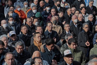 衆院選に出馬した候補者の出陣式に集まった有権者ら＝金沢市内で2026年1月27日、岩本一希撮影