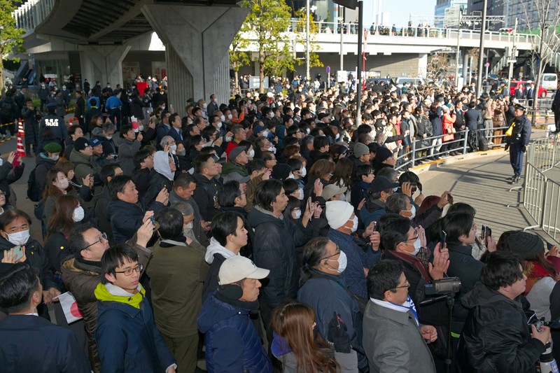 衆院選が公示され、政党代表の街頭演説に集まった多くの有権者たち＝東京都千代田区で2026年1月27日午前10時2分、渡部直樹撮影