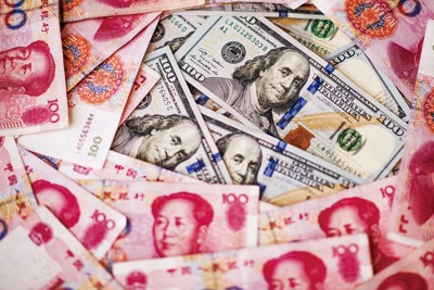米ドルの牙城を突き崩すか…… (Bloomberg)