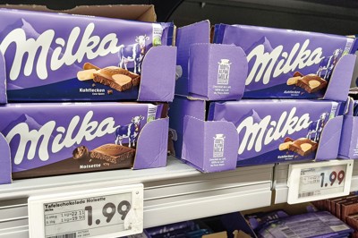 ドイツで人気のチョコブランドだが……（デュッセルドルフ市内のスーパー店頭で） (筆者撮影)