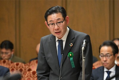 「債務免除はかなり難しい」と参院の財政金融委員会で答える参考人の加藤広亮・スルガ銀行社長＝国会内で2026年1月22日午後1時51分、手塚耕一郎撮影