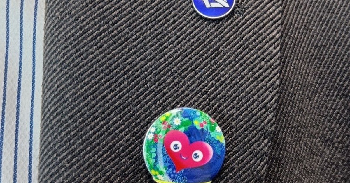 かながわ百景：多彩なピンバッジでPR ／神奈川 | 毎日新聞