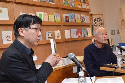 加藤治郎さん(右)と渡辺玄英さん＝福岡市中央区天神で2025年11月23日午後4時32分、高芝菜穂子撮影