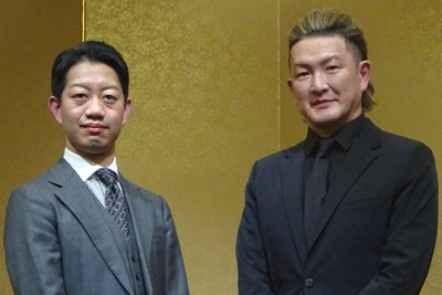 中村獅童（右）と中村壱太郎＝福岡市博多区で2026年1月16日、渡辺亮一撮影