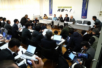 菊池事件の第4次再審請求審を終え、記者会見に臨む弁護団ら＝熊本市中央区で2026年1月28日午後4時7分、玉城達郎撮影