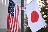 日米の国旗＝東京都千代田区で2025年10月27日午後4時11分、平田明浩撮影