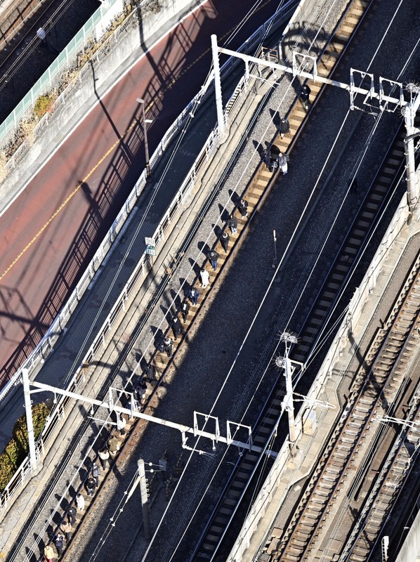 常磐線、午後2時ごろ運転再開見込み 線路上に降ろされた乗客も | 毎日新聞