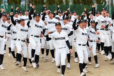 センバツ出場が決まり、喜ぶ長崎日大の選手たち＝長崎県諫早市で2026年1月30日、玉城達郎撮影