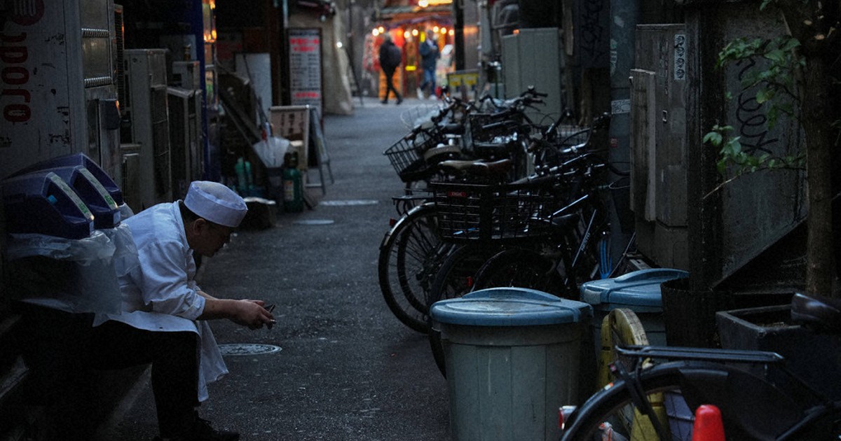 Japan's jobless rate in 2025 stays at 2.5% as tight job market continues