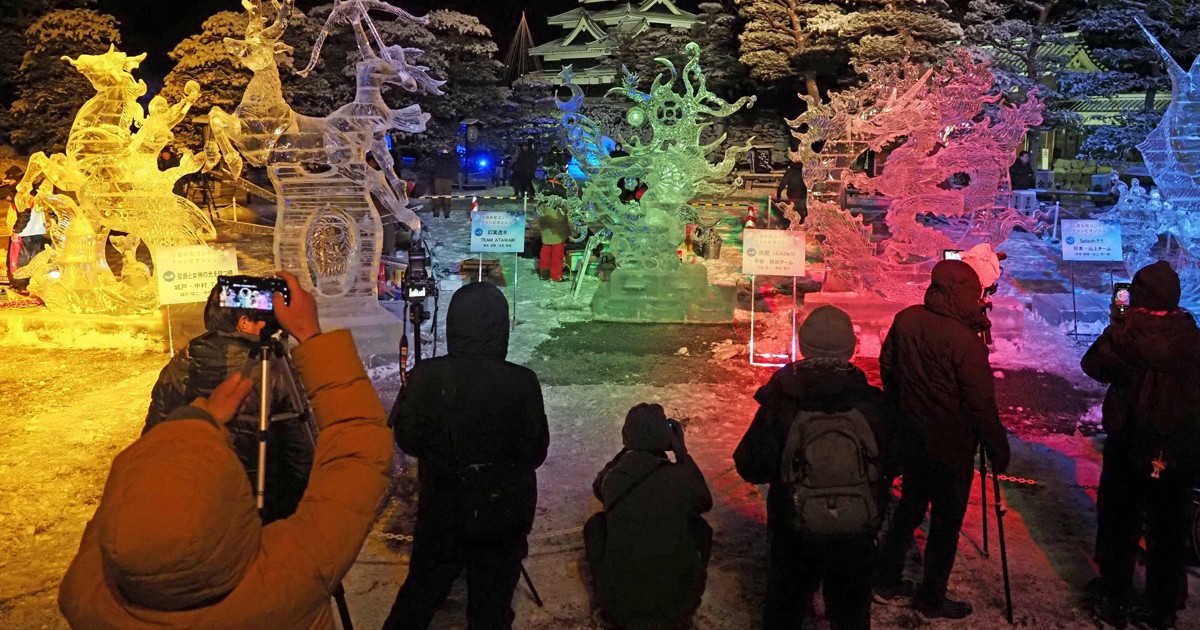 Easy Japanese news in translation: Ice sculpture festival held at Matsumoto Castle Park