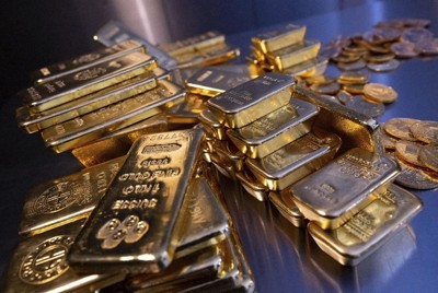 金の延べ棒とコイン（ゲッティ＝共同）