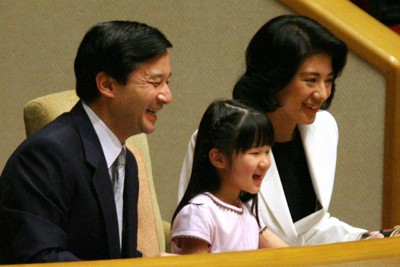 日皇夫婦時隔27年再訪愛媛 參加植樹祭並探訪北極熊「Peace」