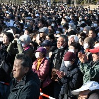 衆院選候補者の出陣式で拍手を送る支持者ら＝さいたま市内で2026年1月27日、加藤潔撮影