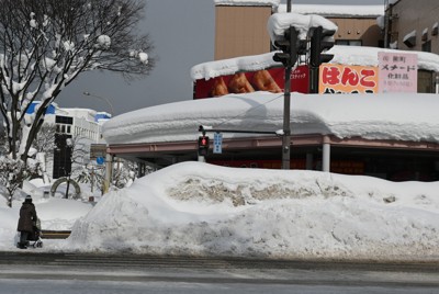 除雪中だったか　青森で死亡事故相次ぐ　積雪178センチで相談殺到