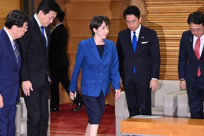 閣議に臨む高市早苗首相（中央）。左から平口洋法相、木原稔官房長官、右から赤沢亮正経産相、小泉進次郎防衛相＝首相官邸で2026年2月3日午前8時33分、平田明浩撮影
