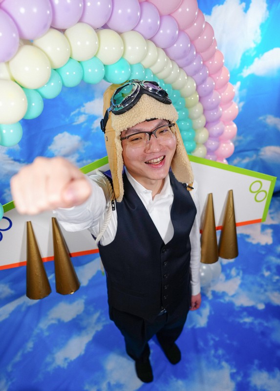 まさか自分が飛ぶなんて」 永瀬九段、勝者の記念撮影 王将戦 | 毎日新聞