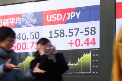 円安の進行を示す証券会社のボード＝東京都中央区で2026年1月13日午前11時32分、後藤由耶撮影