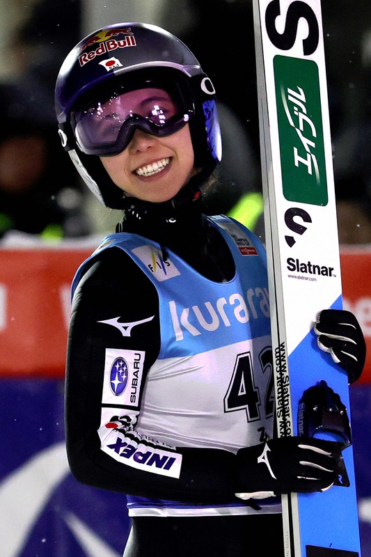 真っ黒な画面」から4年 高梨沙羅がミラノ五輪で飛ぶ理由 | 毎日新聞