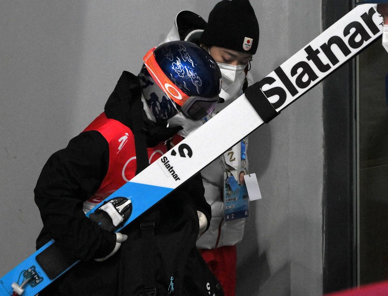 真っ黒な画面」から4年 高梨沙羅がミラノ五輪で飛ぶ理由 | 毎日新聞