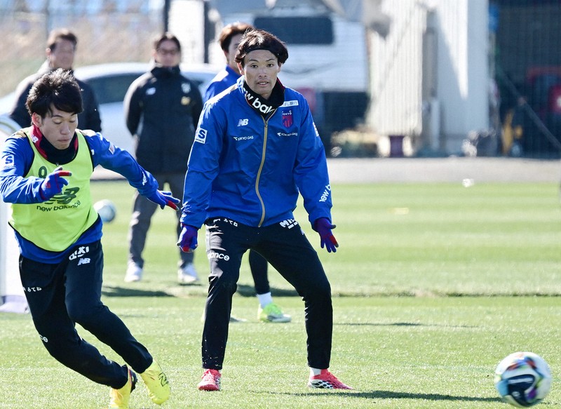 青赤のピッチサイドから/25 FC東京の選手が履くスパイクは？ [写真特集