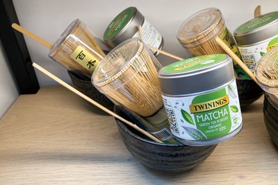 紅茶の老舗ブランド店では「MATCHA」セットも売られている（ロンドン市内で、筆者撮影）