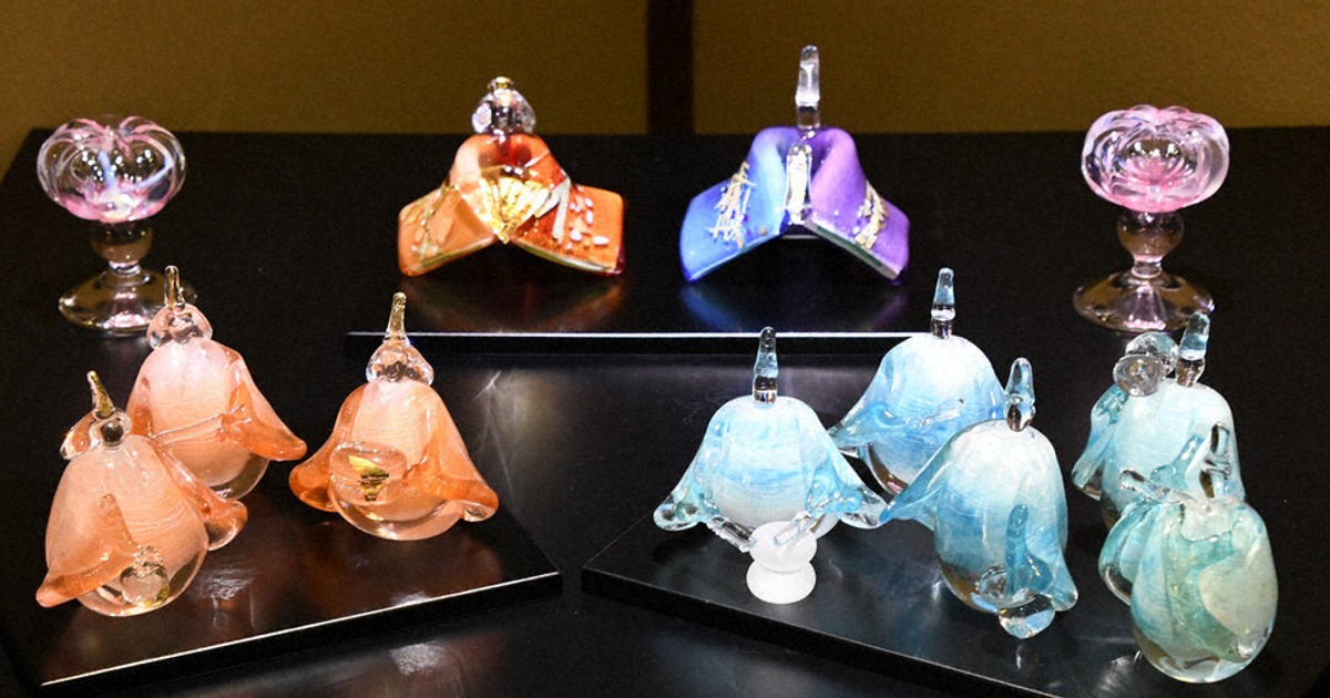 光り輝くおひなさま 硝子雛展Ⅹ 15日まで 伊賀 ／三重 | 毎日新聞