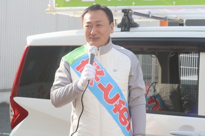 街頭演説する維新前職の東徹氏＝大阪市住吉区で2026年1月27日午後2時38分、露木陽介撮影