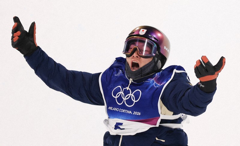 木村がミラノ五輪日本勢初金メダル、木俣は銀 スノーボード男子BA | 毎日新聞