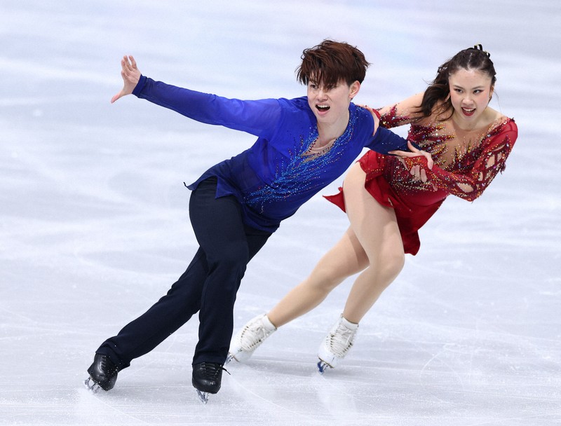 フィギュア団体 日本は第2日終え2位 首位の米国追う ミラノ五輪 | 毎日新聞