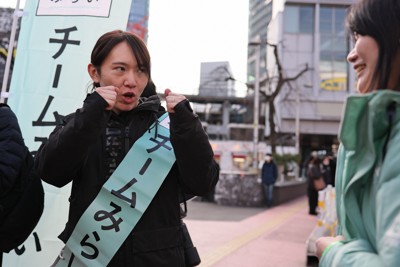 衆院選が公示され、第一声の演説に臨むチームみらいの安野貴博党首＝東京都渋谷区で2026年1月27日午前10時21分、和田大典撮影