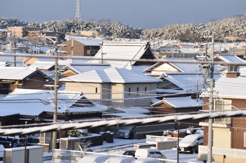 冬型の気圧配置で三重県内は「銀世界」に 休校も相次ぐ | 毎日新聞