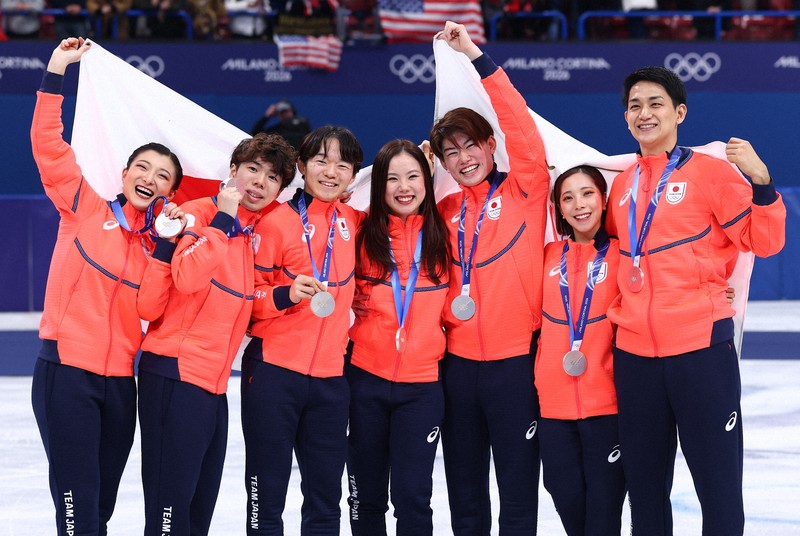 フィギュア団体 日本が2大会連続銀メダル 米国には惜しくも及ばず | 毎日新聞