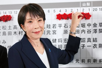 衆院選では歴史的大勝を収めたが、参院での駆け引きは今後も重要だ