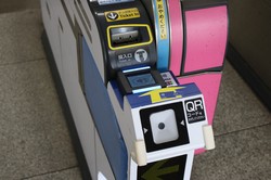 タッチ決済に対応する自動改札機。写真は東急電鉄のもの＝記事中の写真はすべて筆者撮影