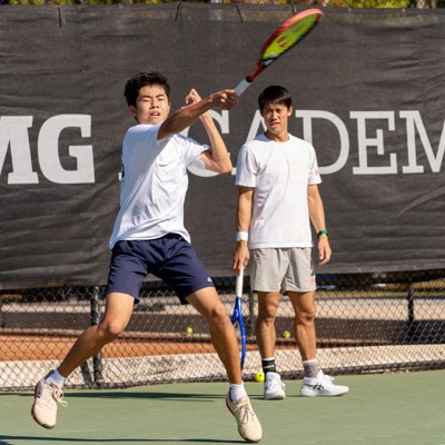 ユニクロ全日本ジュニアテニス優勝選手ら米国合宿 レジェンドと練習