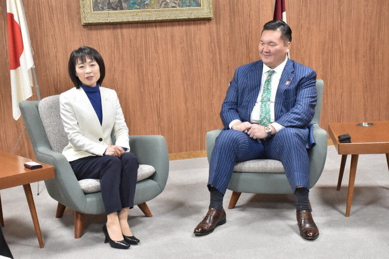 元横綱・白鵬さん、横田知事を表敬 国際相撲を報告 ／広島 | 毎日新聞