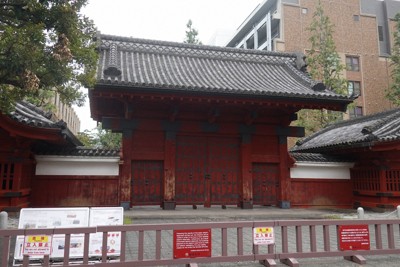 東京大学の赤門＝東京都文京区で2025年10月15日撮影