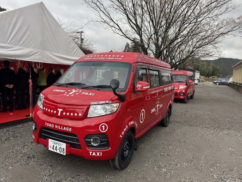 村の乗り合いタクシーにEV車 水戸岡鋭治さんデザイン 福岡・東峰