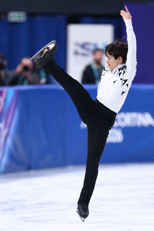 フィギュア男子SP、鍵山優真は2位発進 ミラノ五輪 | 毎日新聞