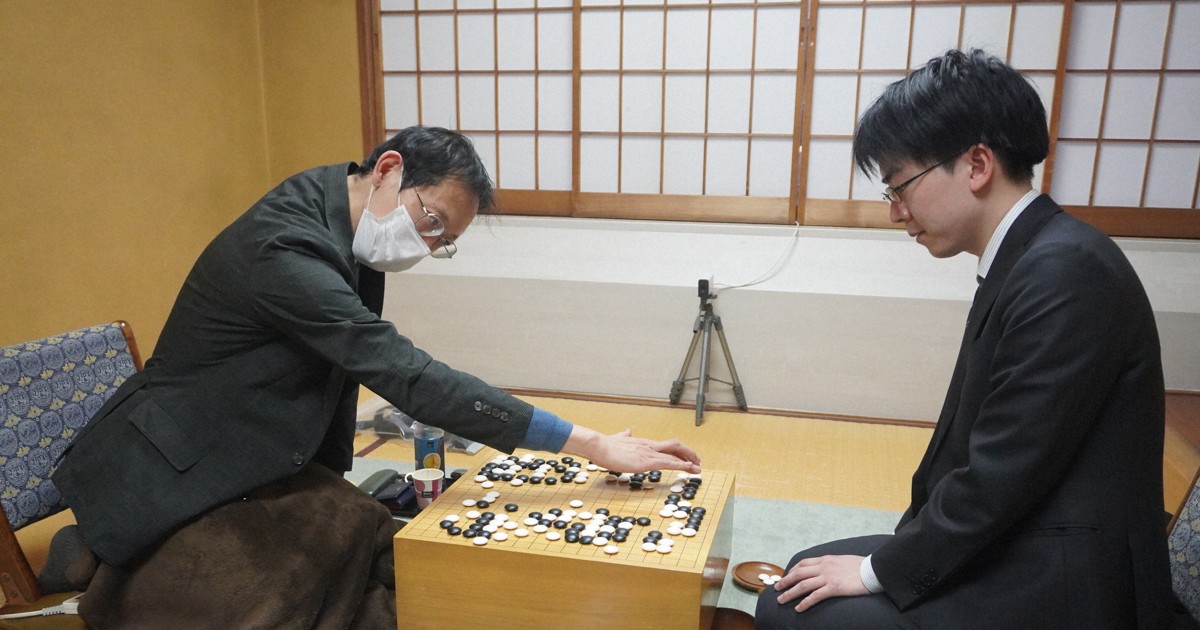 第62期本因坊戦記念　本因坊高尾氏、挑戦者九段依田氏対戦　書道扇子 専用ケース付 ITEM | 方円企画ネットショップ
