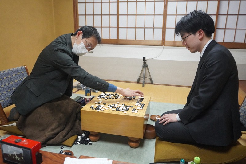 本因坊戦トーナメント1回戦 前期挑戦者の芝野十段が敗れる | 毎日新聞