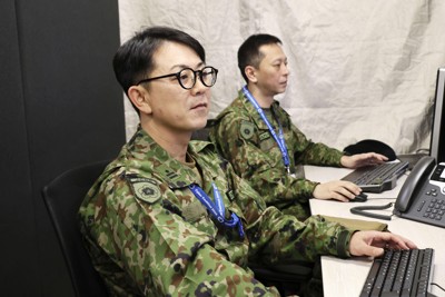 北大西洋条約機構（NATO）のサイバー防御演習に参加する自衛隊員（バルト3国のエストニアで2025年12月4日）　共同通信