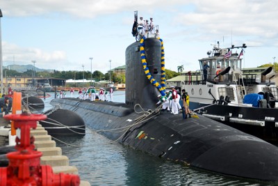 米ハワイ州の基地に戻った米海軍のバージニア級攻撃型原潜「ハワイ」　U.S. Navy photo by Petty Officer 1st Class Jason Swink