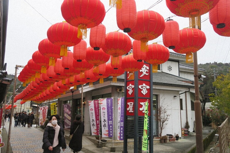 幻想的な夜を あす美祢ランタンナイト 秋芳洞商店街 ／山口 | 毎日新聞